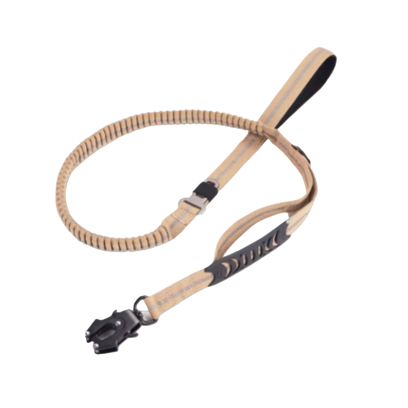 Beige koppel med fjädrande funktion och svart karbin och bältessäkring och extra handtag 